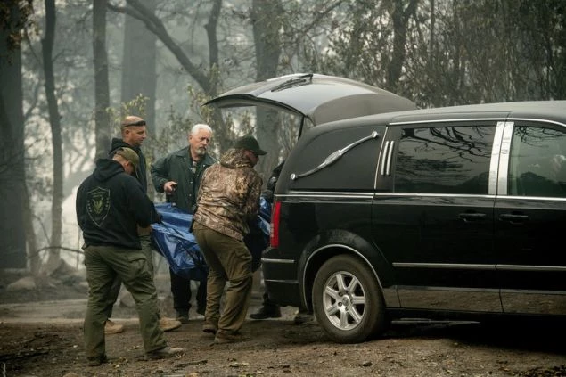 Καλιφόρνια: Παραδομένη στις φλόγες μετράει θύματα – Στους 25 ανέρχονται οι νεκροί (Εικόνες)